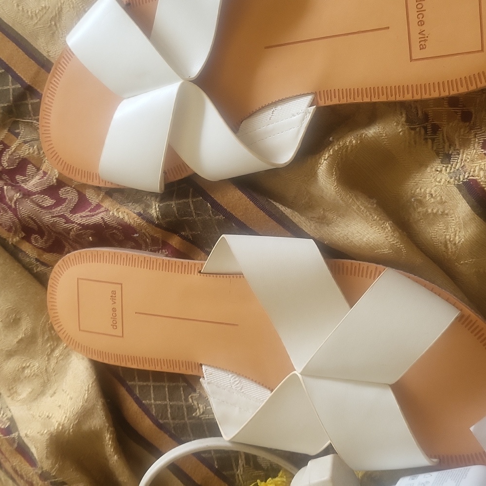 Dolc3 vita sandles